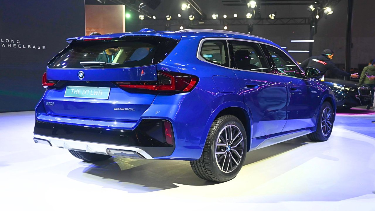 BMW iX1 LWB Electric Car