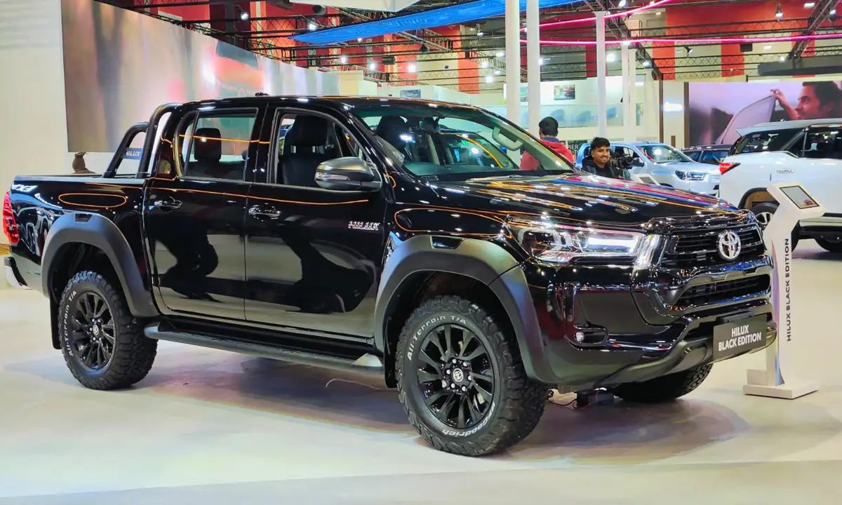Toyota Hilux Black Edition