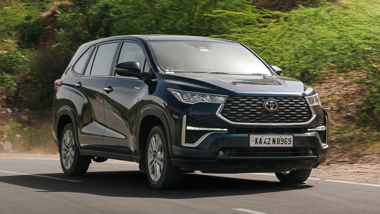 Toyota Innova Hycross
