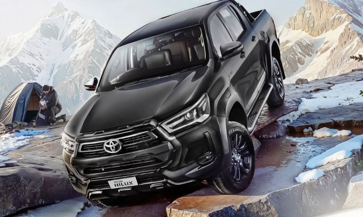 Toyota Hilux Black Edition